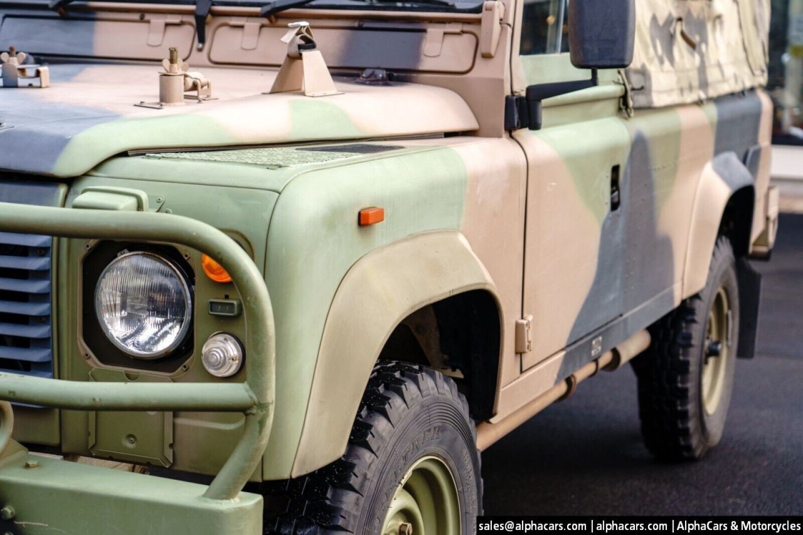 Land-Rover-Defender-1989-Pickup-Truck-21