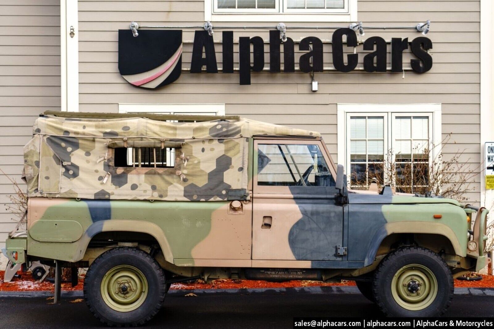 Land-Rover-Defender-1989-Pickup-Truck-7