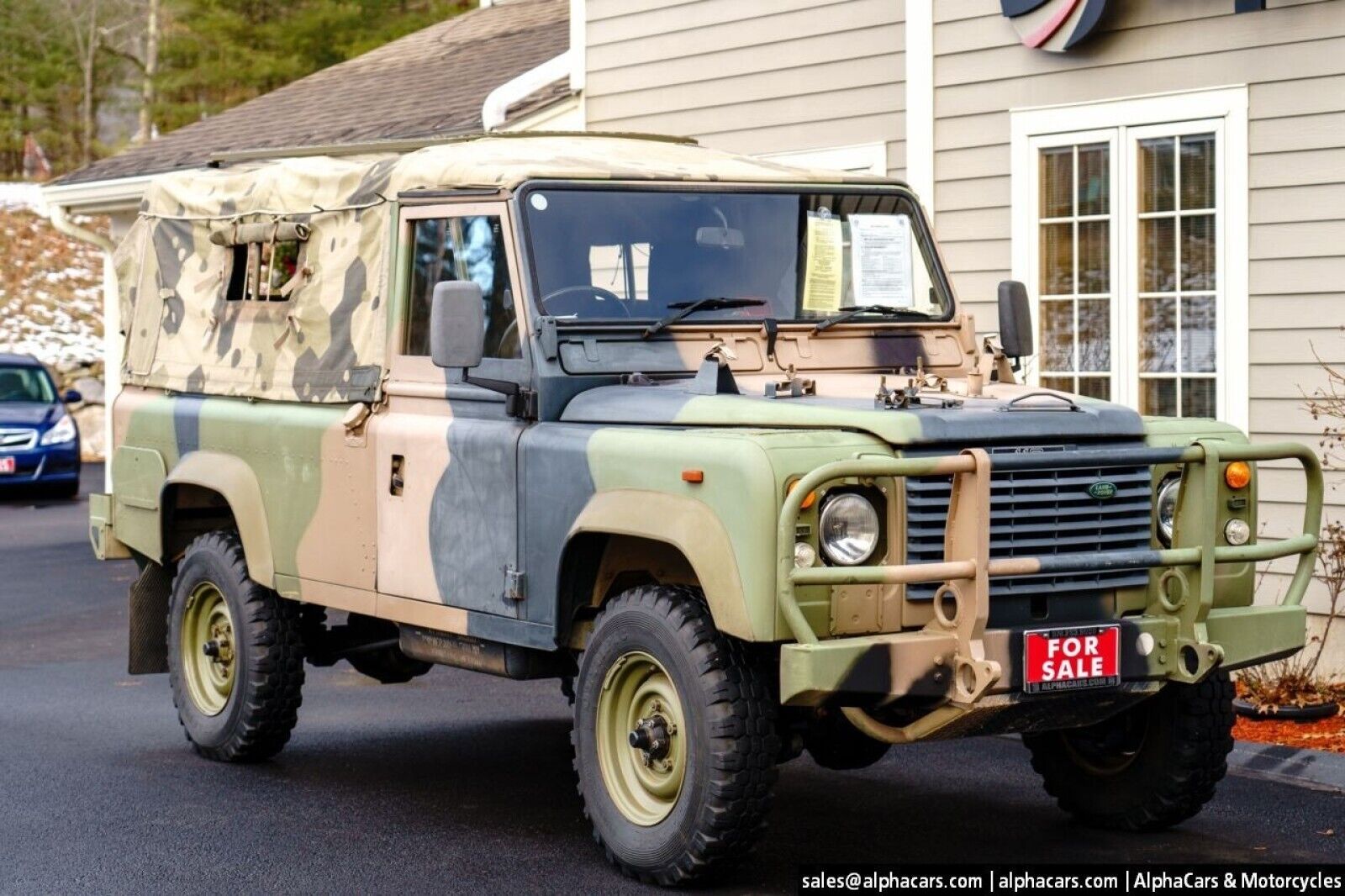 Land-Rover-Defender-1989-Pickup-Truck-8