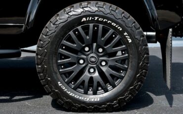 Land-Rover-Defender-1989-SUV-10