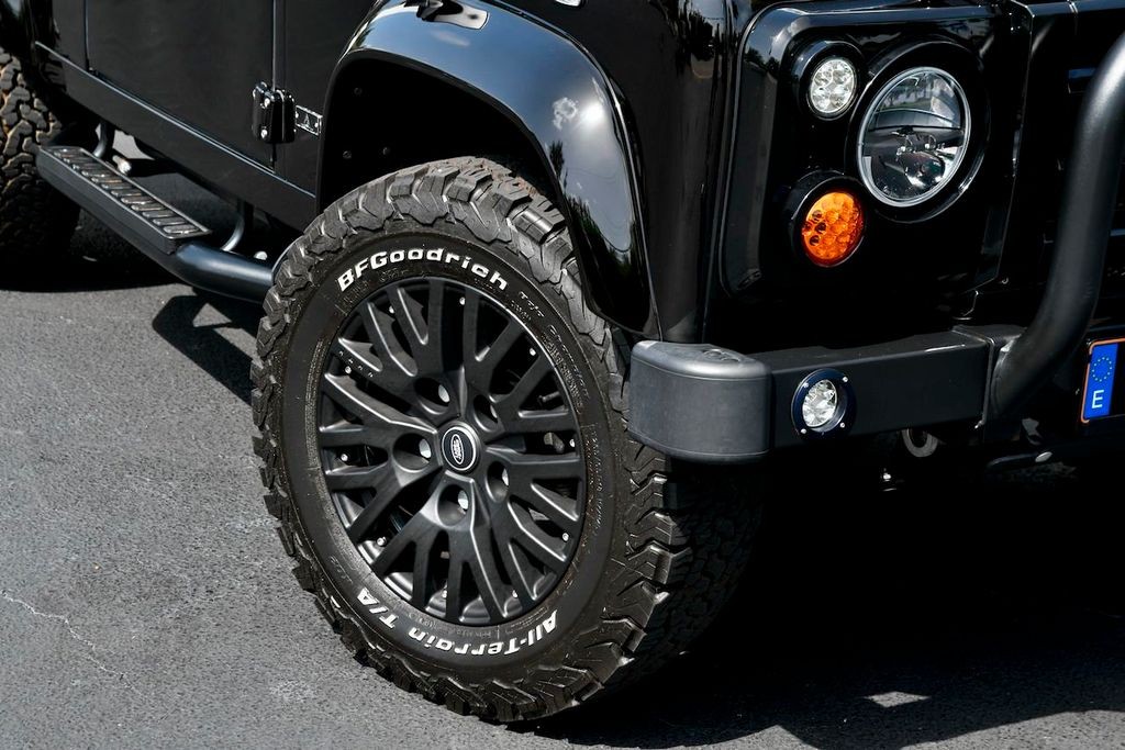 Land-Rover-Defender-1989-SUV-2