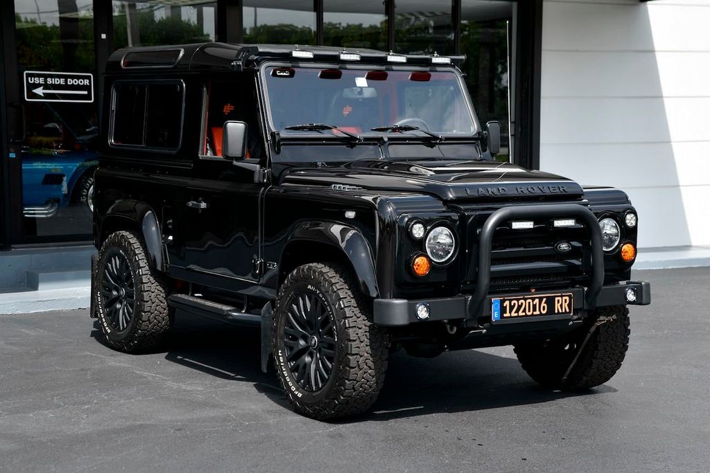 Land-Rover-Defender-1989-SUV-3