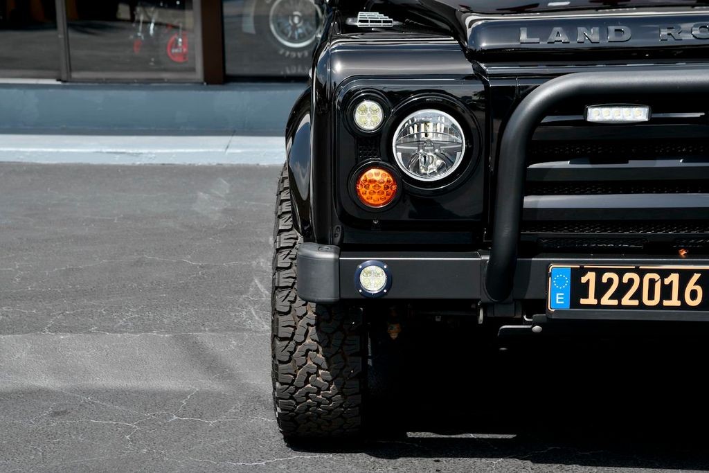 Land-Rover-Defender-1989-SUV-5