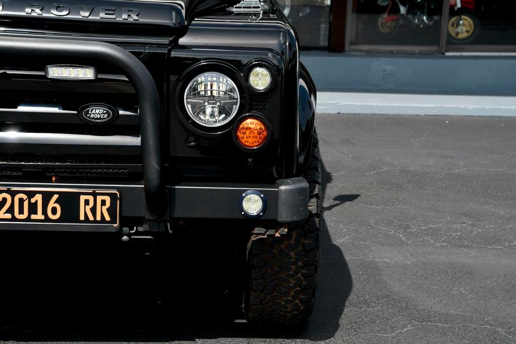 Land-Rover-Defender-1989-SUV-6