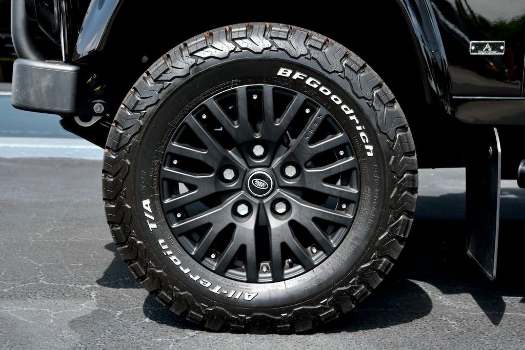 Land-Rover-Defender-1989-SUV-9