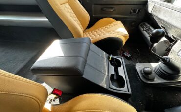 Land-Rover-Defender-1990-24