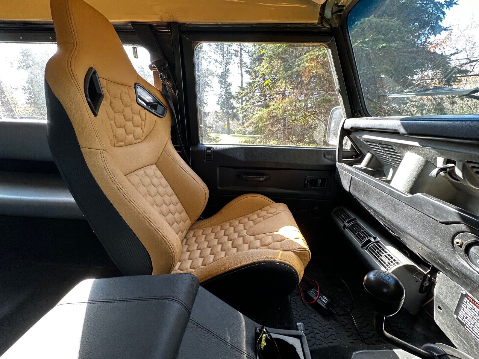 Land-Rover-Defender-1990-25