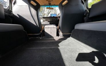 Land-Rover-Defender-1990-30
