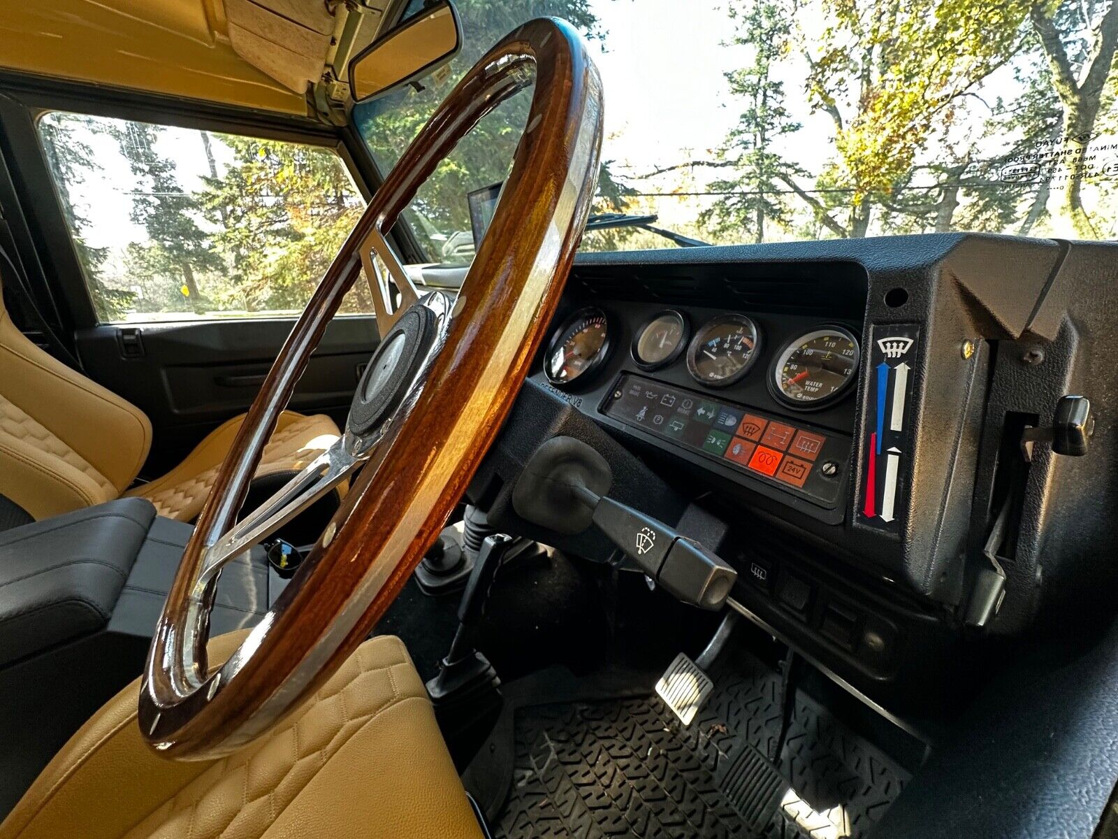 Land-Rover-Defender-1990-36