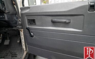 Land-Rover-Defender-1990-SUV-11