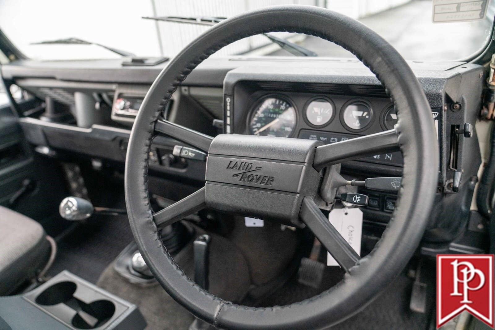 Land-Rover-Defender-1990-SUV-12
