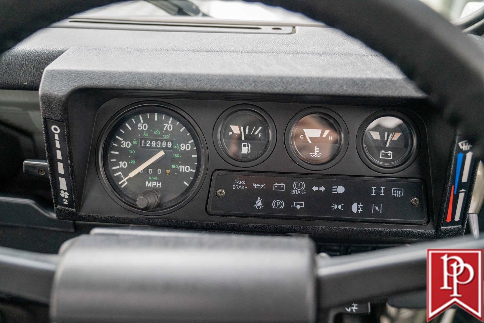 Land-Rover-Defender-1990-SUV-13