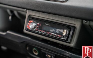 Land-Rover-Defender-1990-SUV-15
