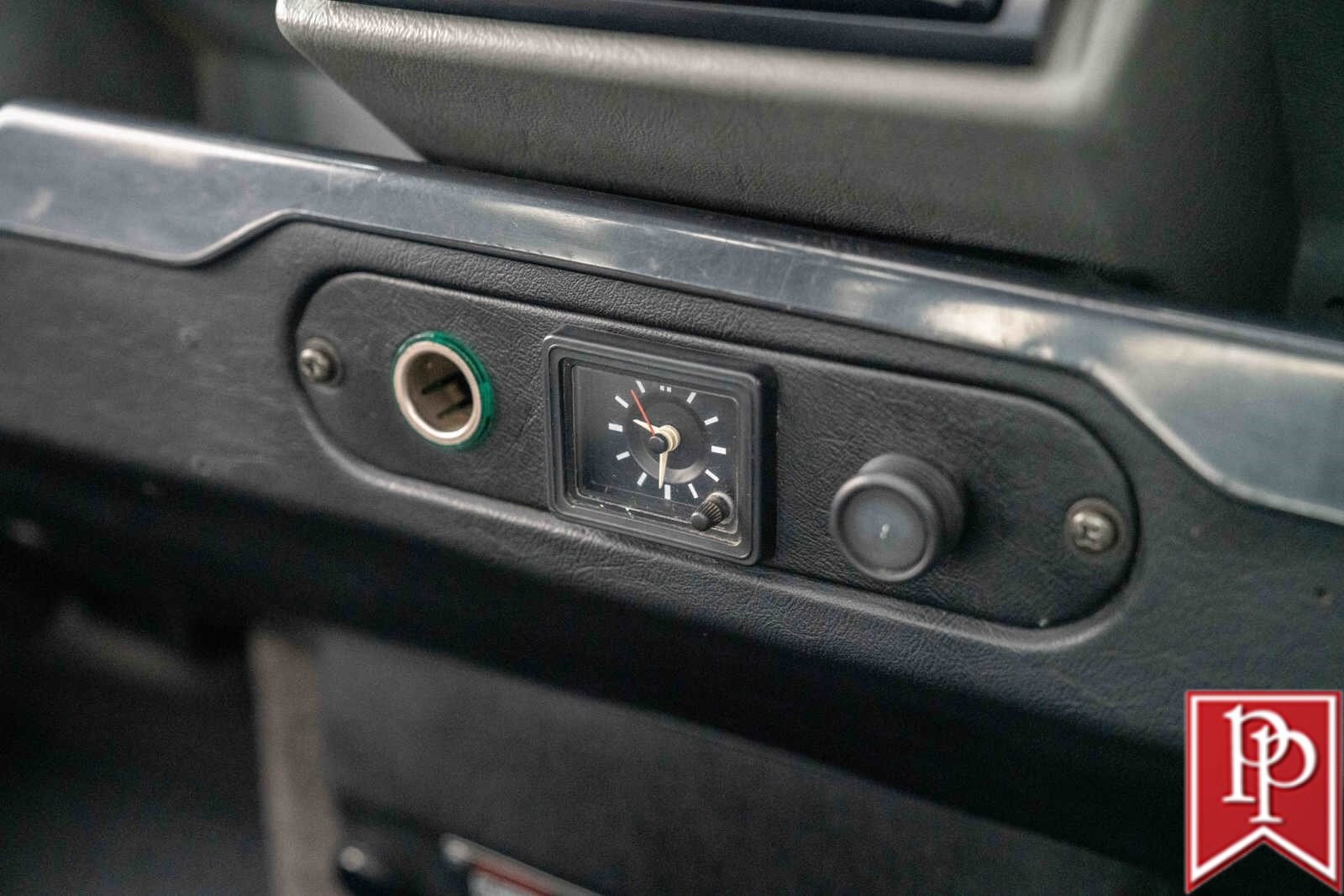 Land-Rover-Defender-1990-SUV-16