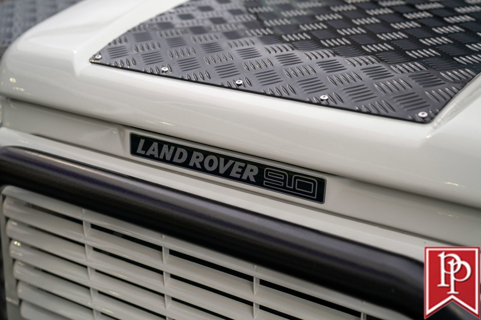Land-Rover-Defender-1990-SUV-2