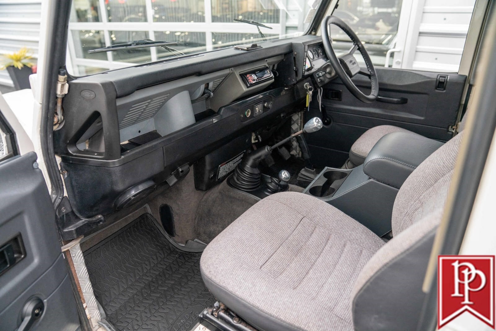 Land-Rover-Defender-1990-SUV-20