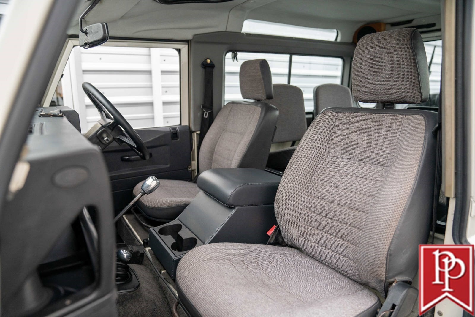 Land-Rover-Defender-1990-SUV-21