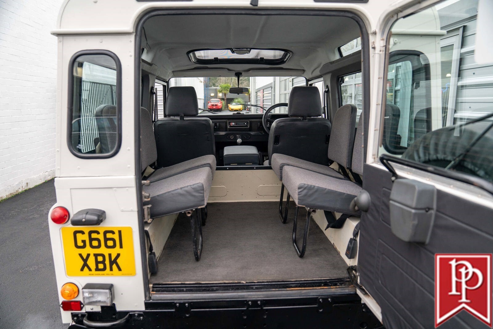 Land-Rover-Defender-1990-SUV-23