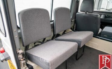 Land-Rover-Defender-1990-SUV-24