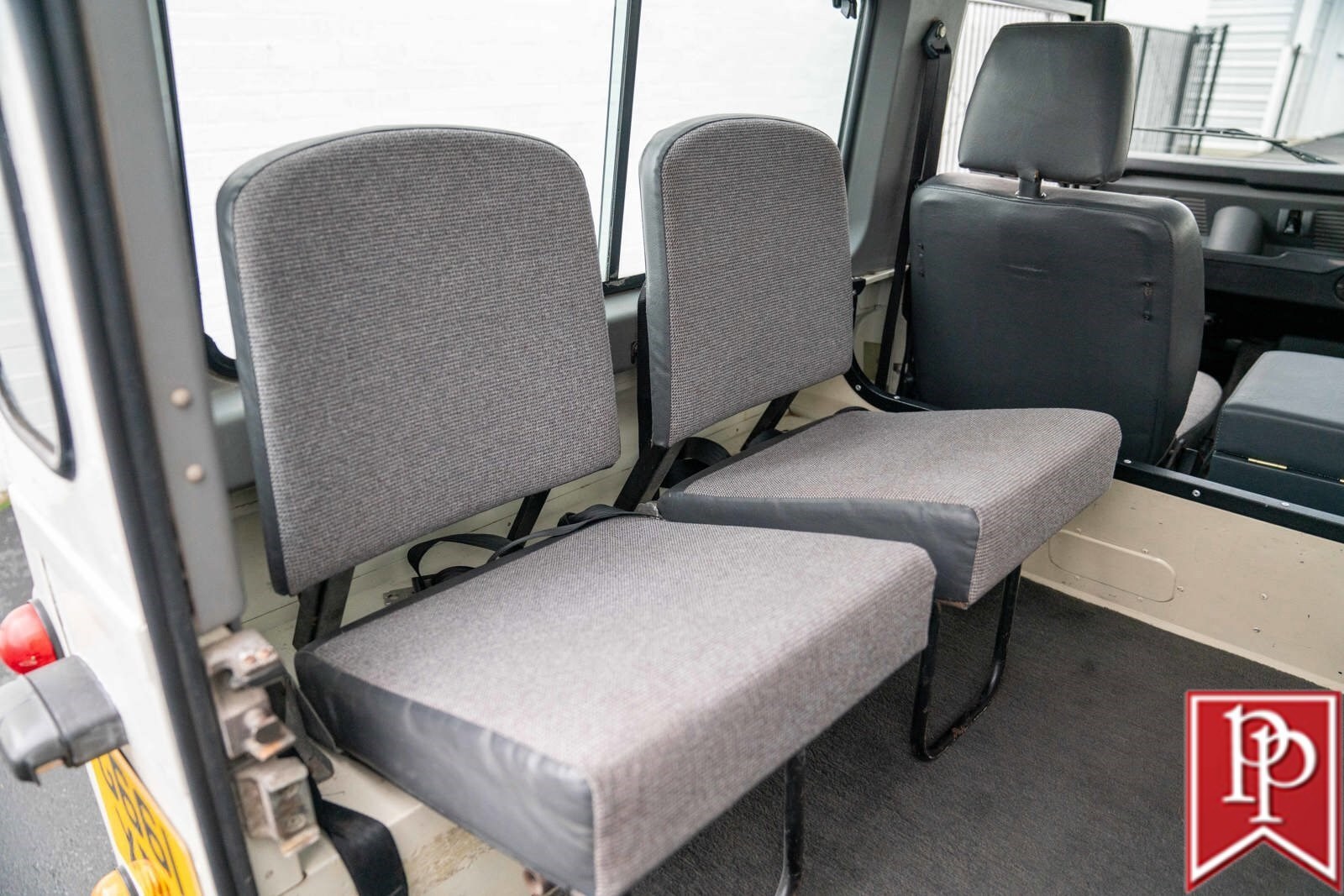 Land-Rover-Defender-1990-SUV-24