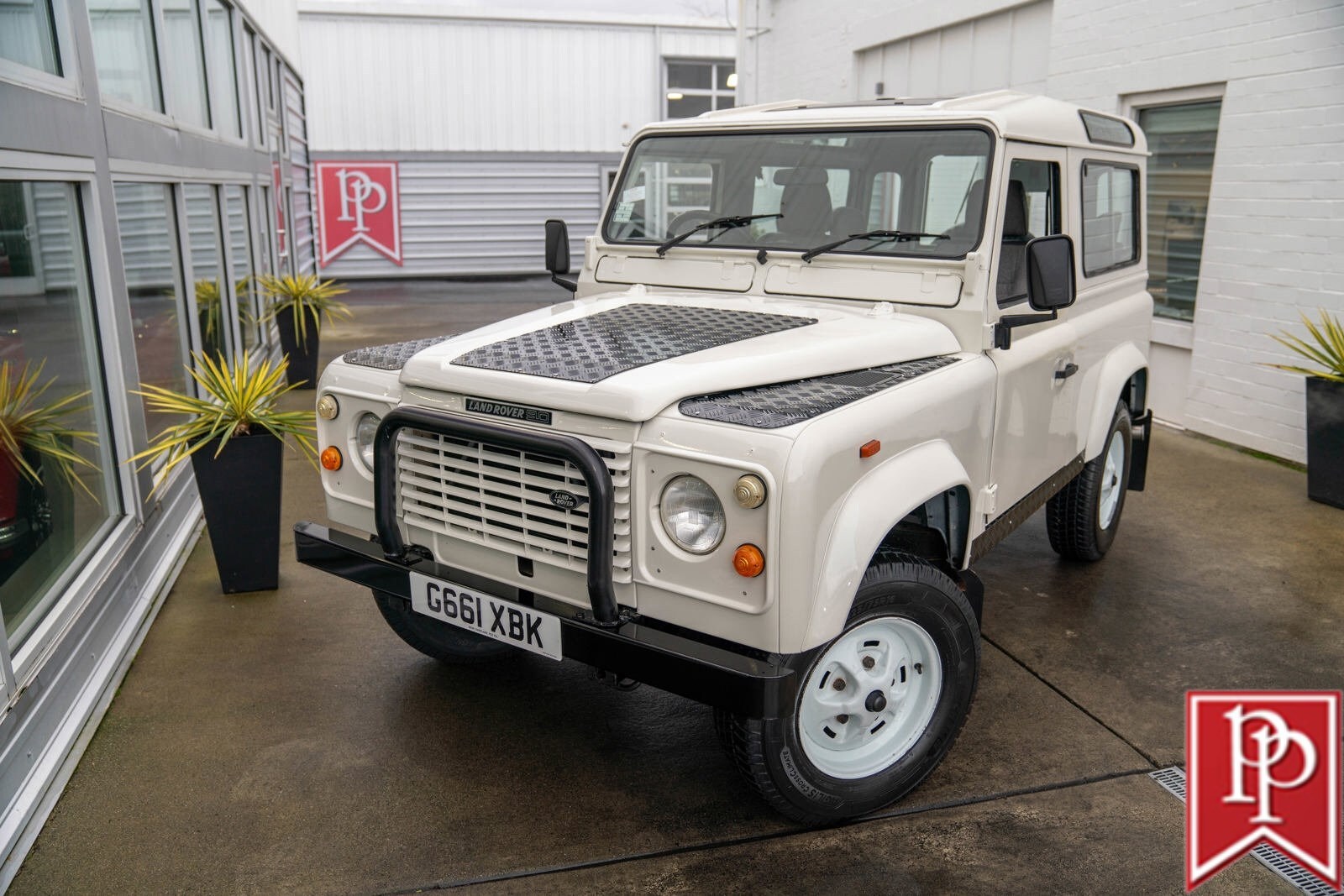 Land-Rover-Defender-1990-SUV-3