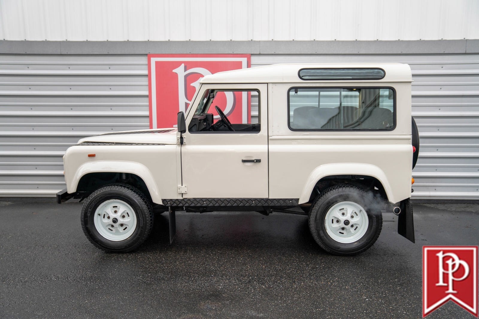 Land-Rover-Defender-1990-SUV-31