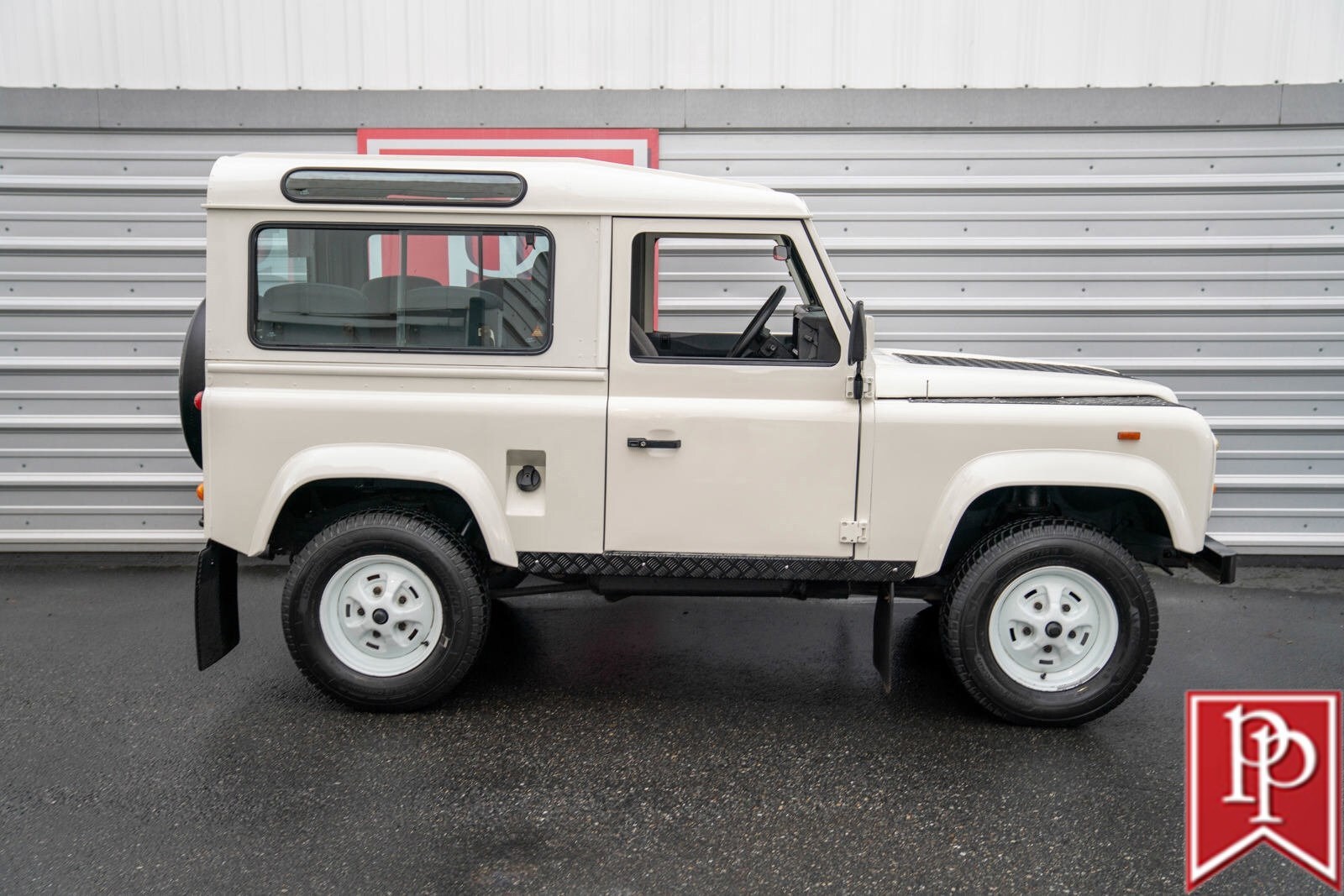 Land-Rover-Defender-1990-SUV-35