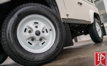 Land-Rover-Defender-1990-SUV-4