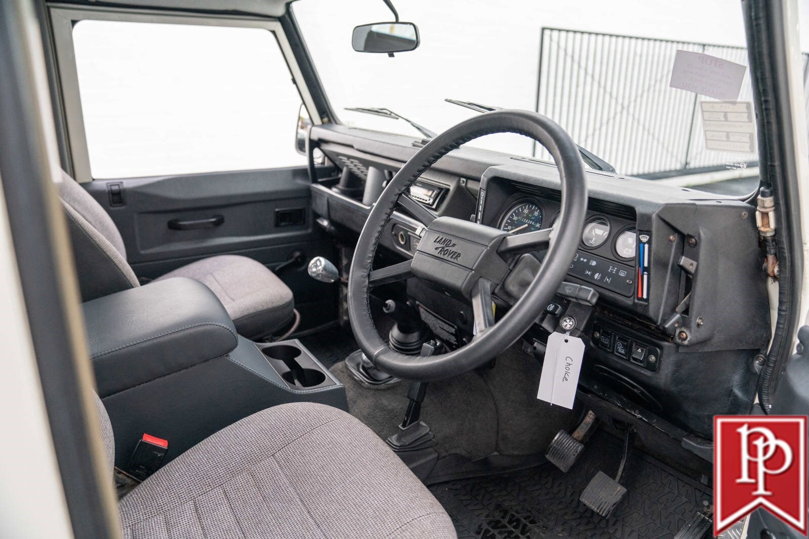 Land-Rover-Defender-1990-SUV-8
