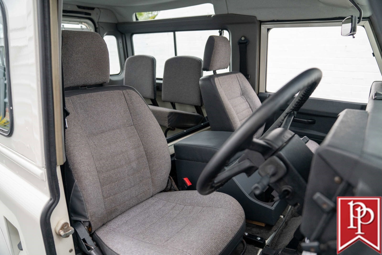 Land-Rover-Defender-1990-SUV-9