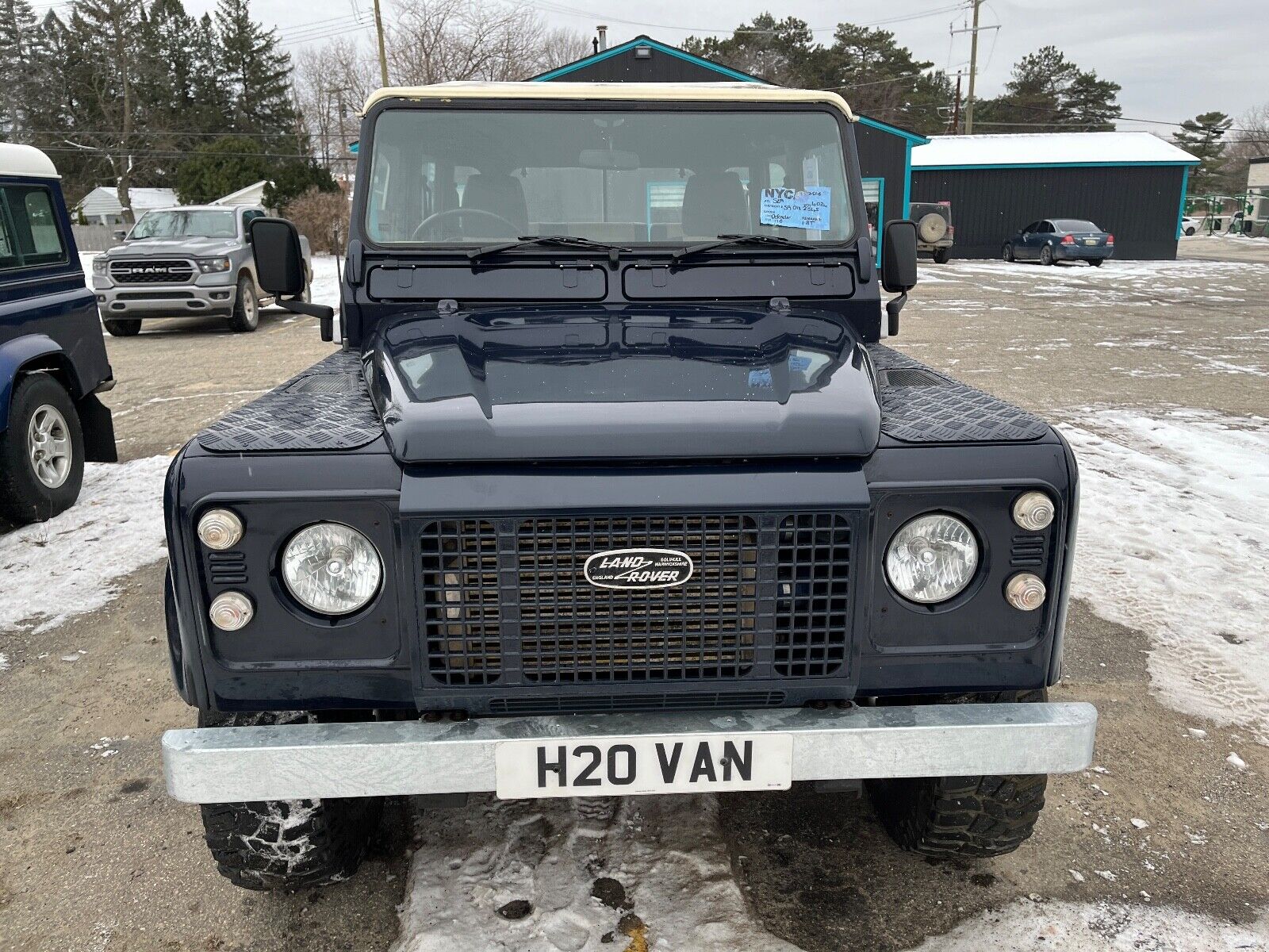 Land-Rover-Defender-1991-Crew-Cab-Pickup-2