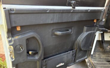 Land-Rover-Defender-1993-12