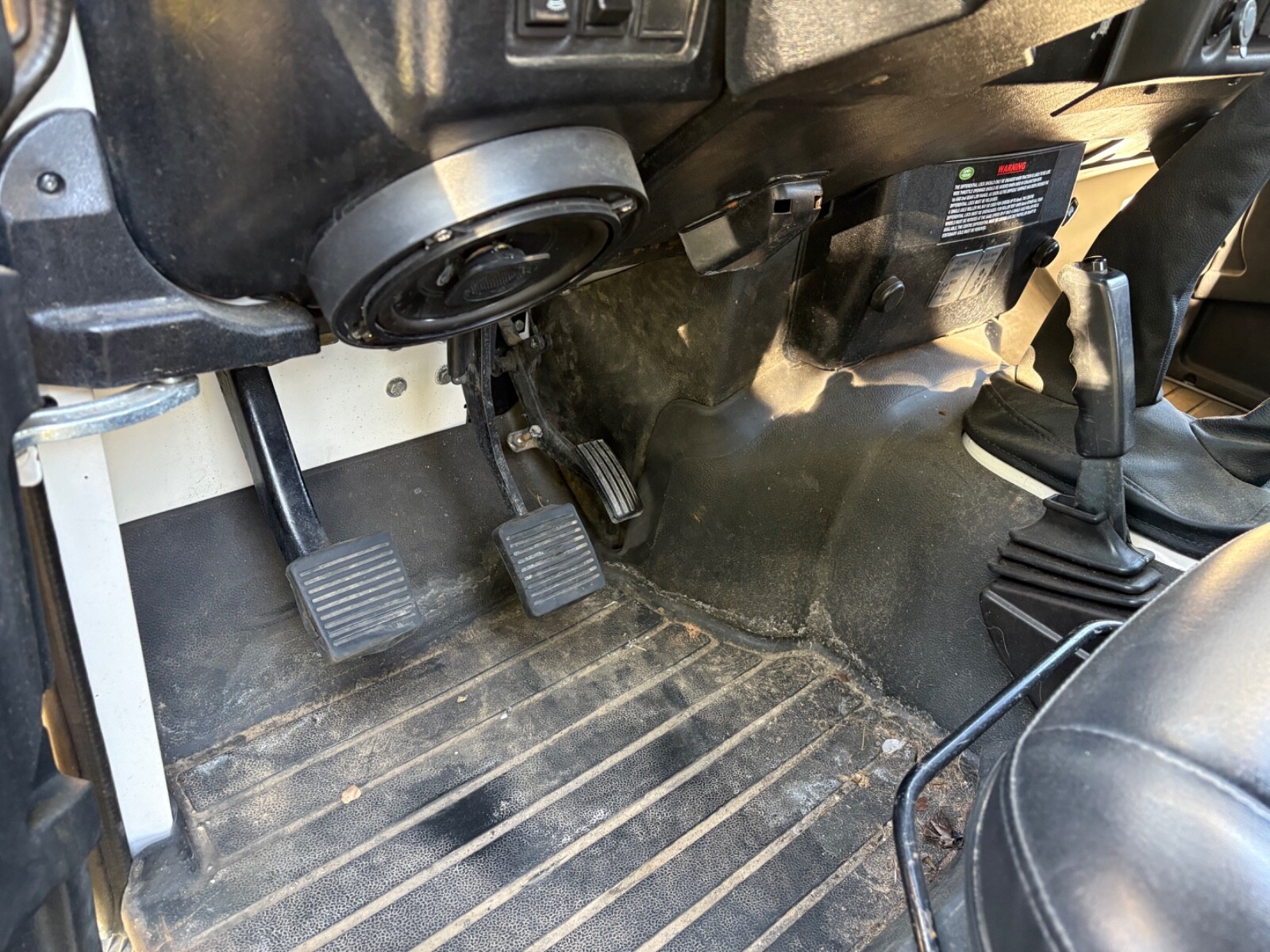 Land-Rover-Defender-1993-14
