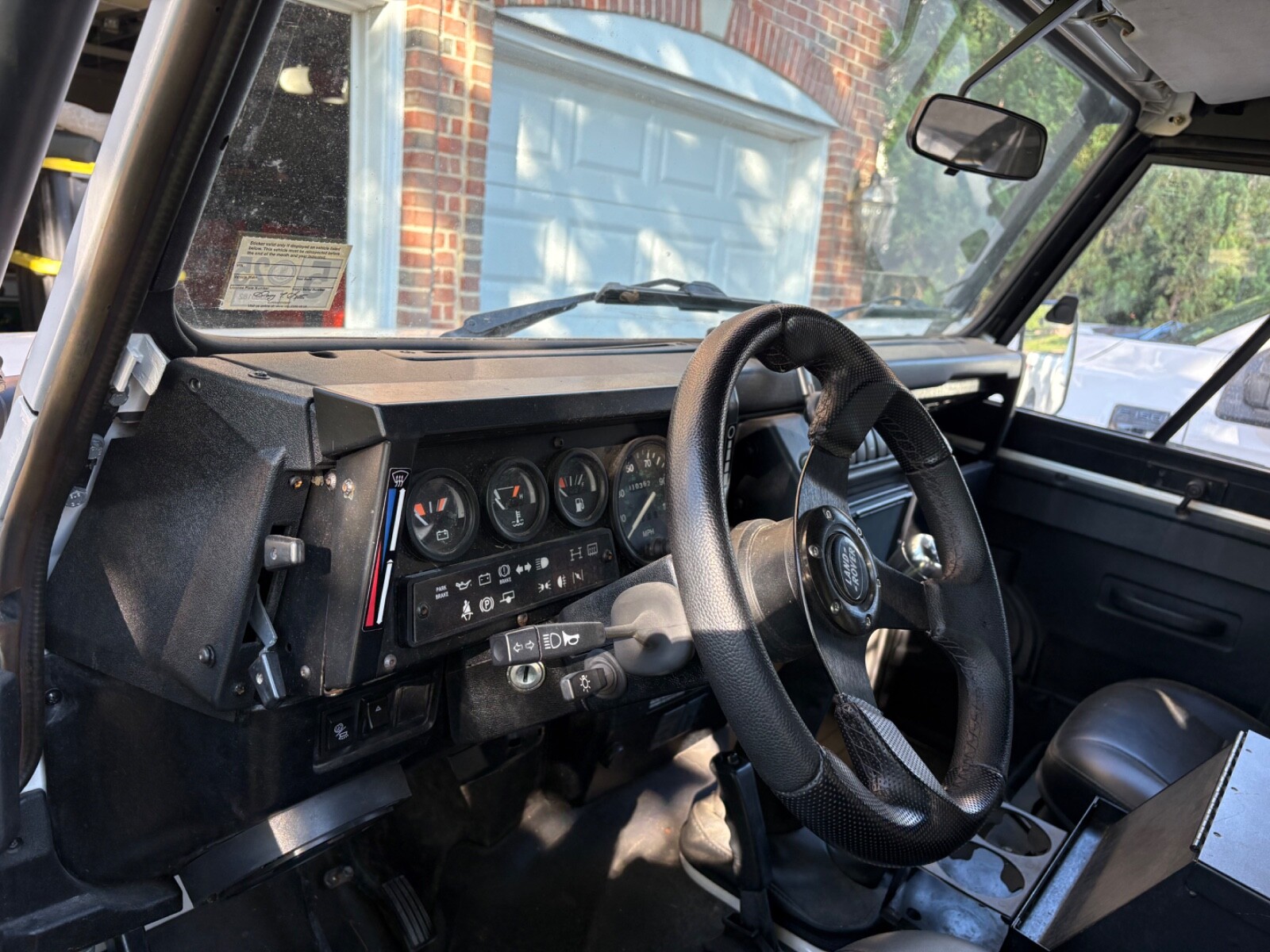 Land-Rover-Defender-1993-15