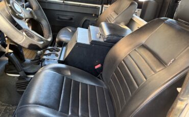 Land-Rover-Defender-1993-16