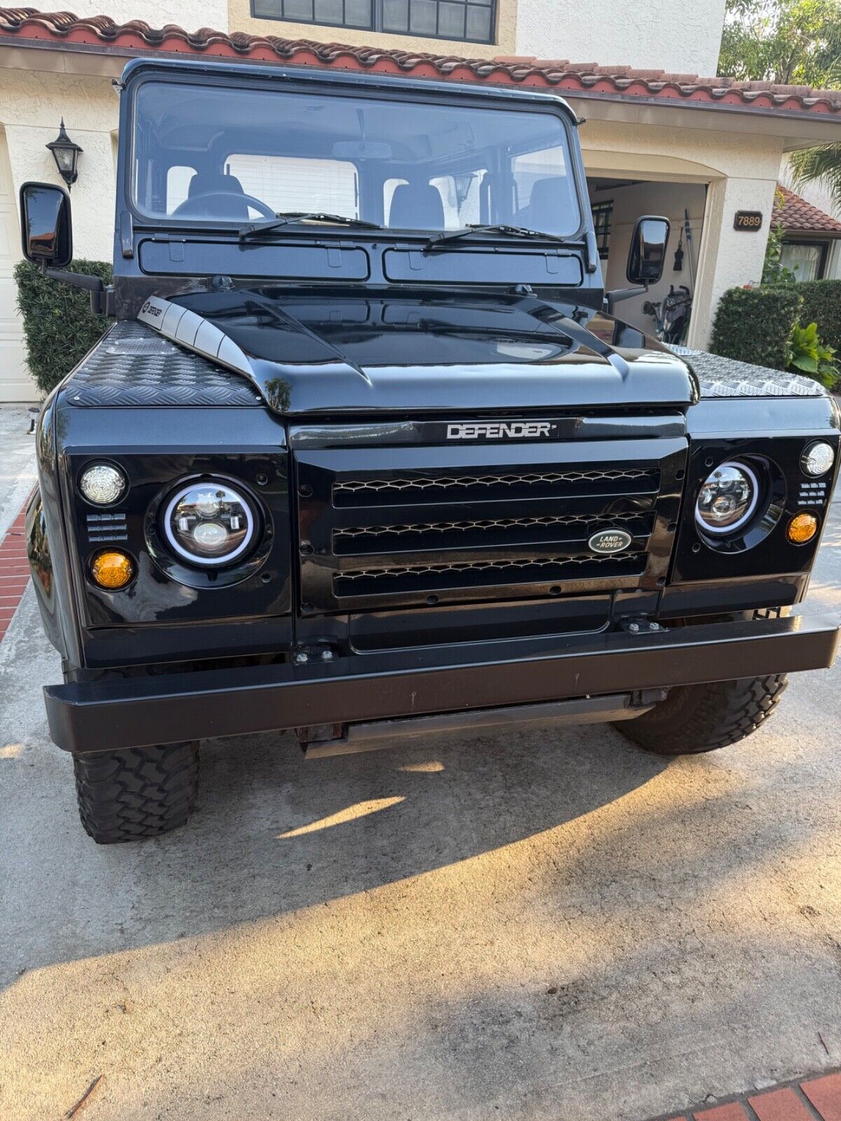 Land-Rover-Defender-1993-2