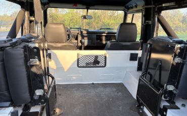 Land-Rover-Defender-1993-27