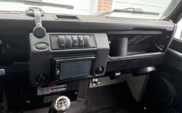 Land-Rover-Defender-1993-31