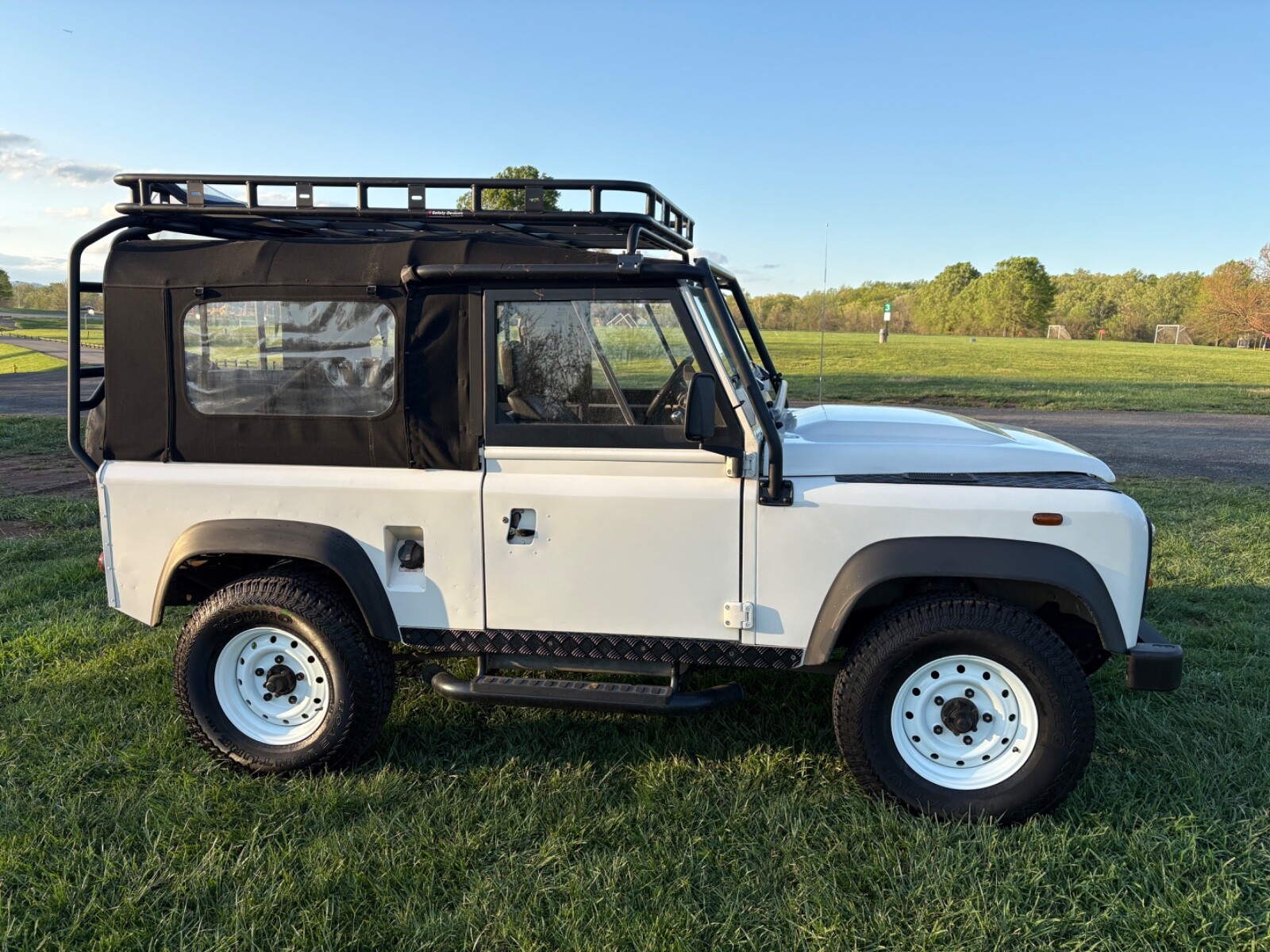Land-Rover-Defender-1993-4