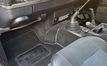 Land-Rover-Defender-1993-6