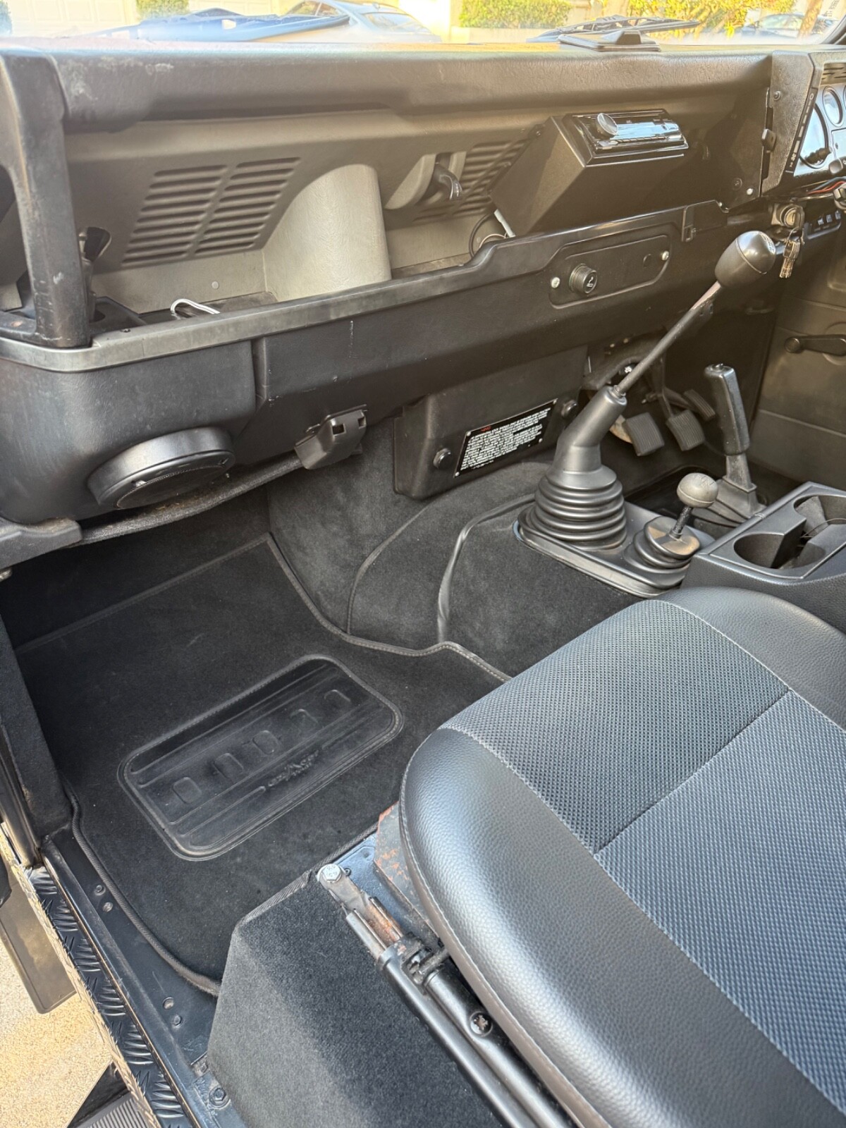 Land-Rover-Defender-1993-6