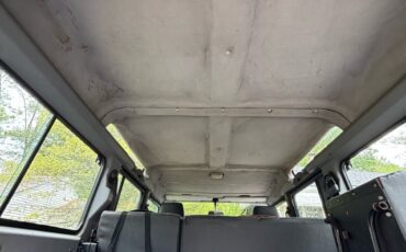 Land-Rover-Defender-1993-SUV-11