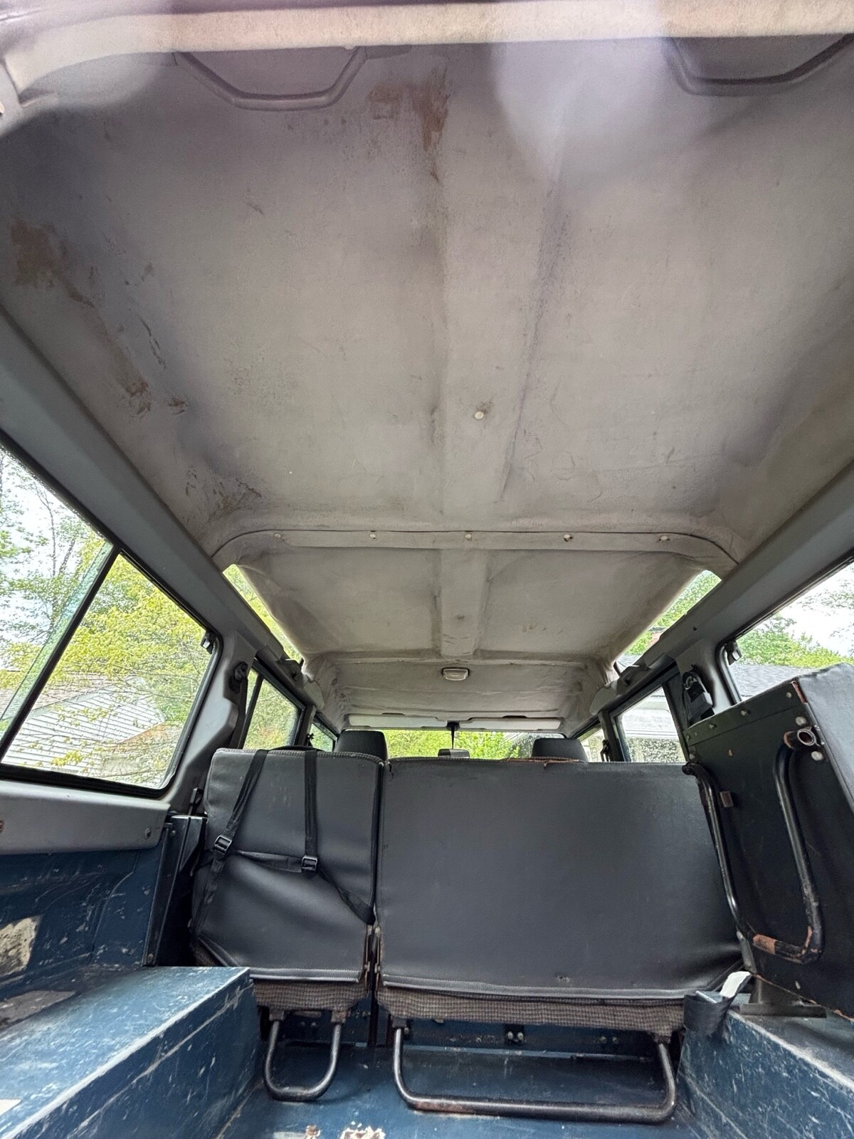 Land-Rover-Defender-1993-SUV-11