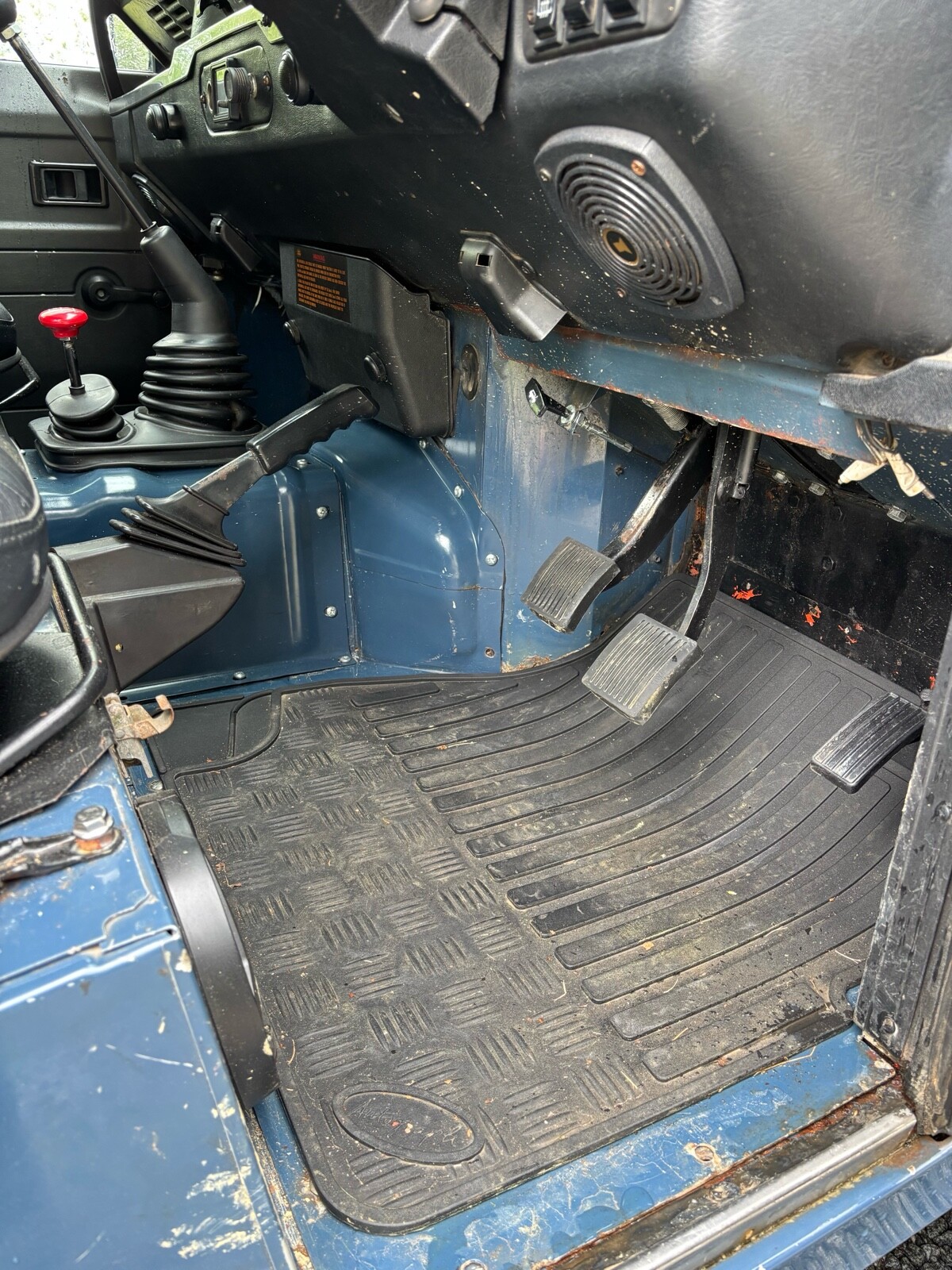 Land-Rover-Defender-1993-SUV-16