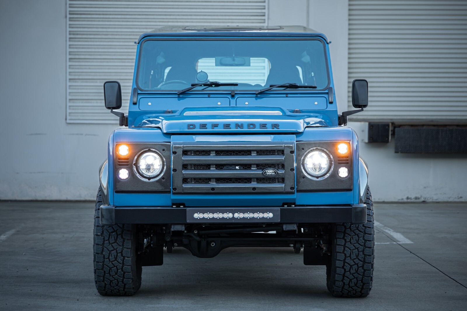 Land-Rover-Defender-1993-SUV-2