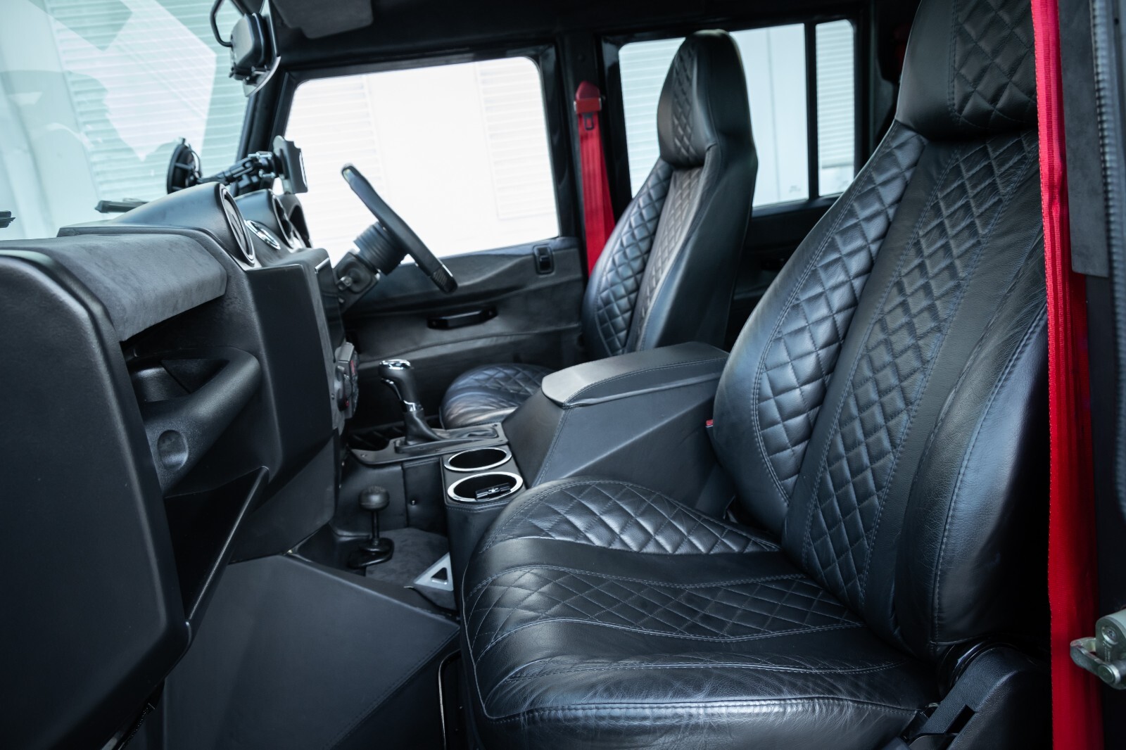 Land-Rover-Defender-1993-SUV-25