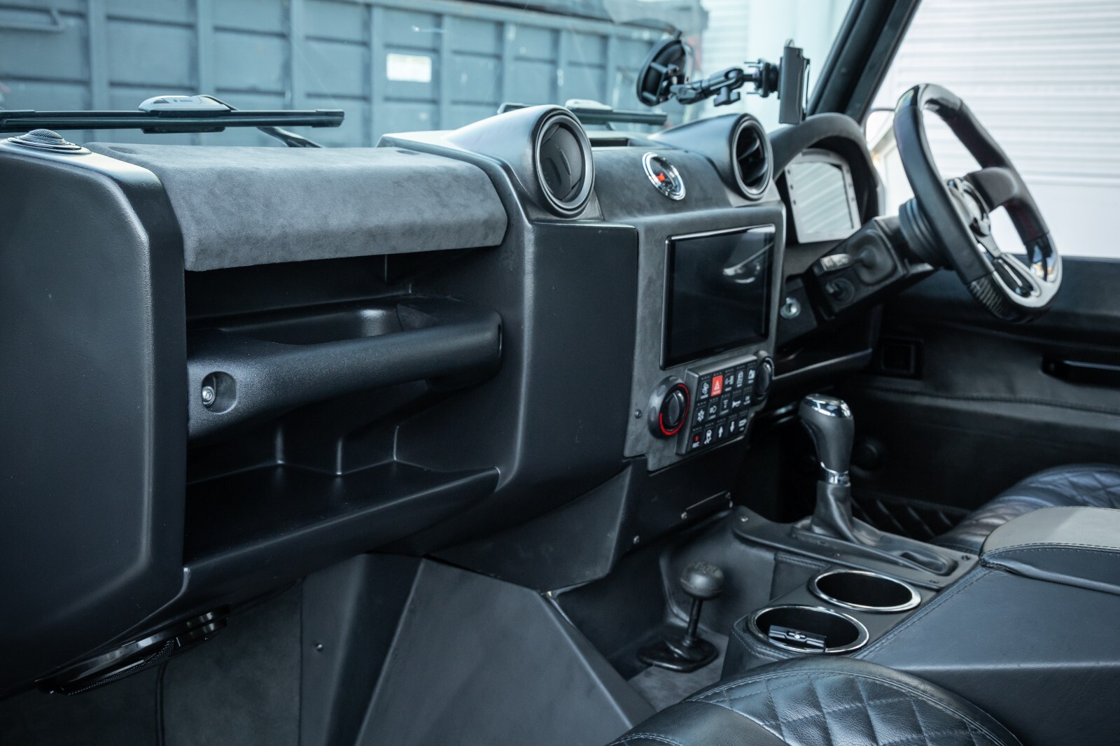 Land-Rover-Defender-1993-SUV-27