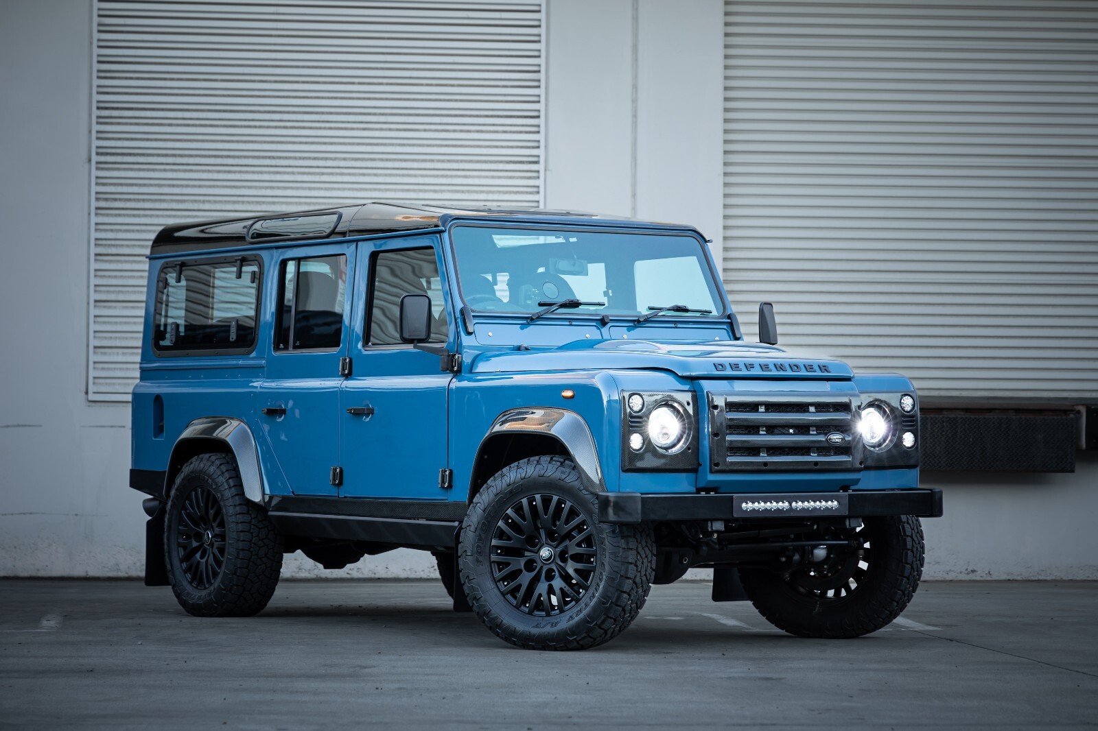 Land-Rover-Defender-1993-SUV-3