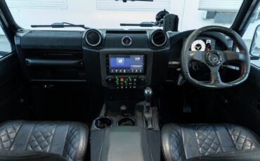 Land-Rover-Defender-1993-SUV-31