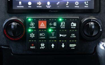 Land-Rover-Defender-1993-SUV-32